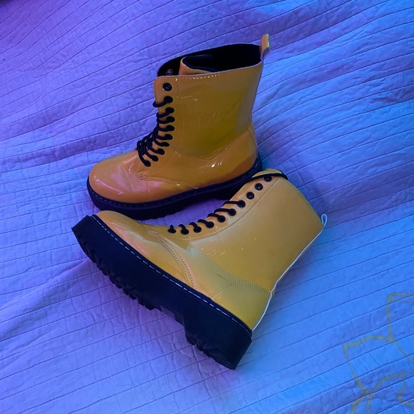 Yellow combat boots - Picture 1 of 2
